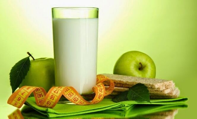 Uma dieta semanal de kefir pode ser complementada com maçãs