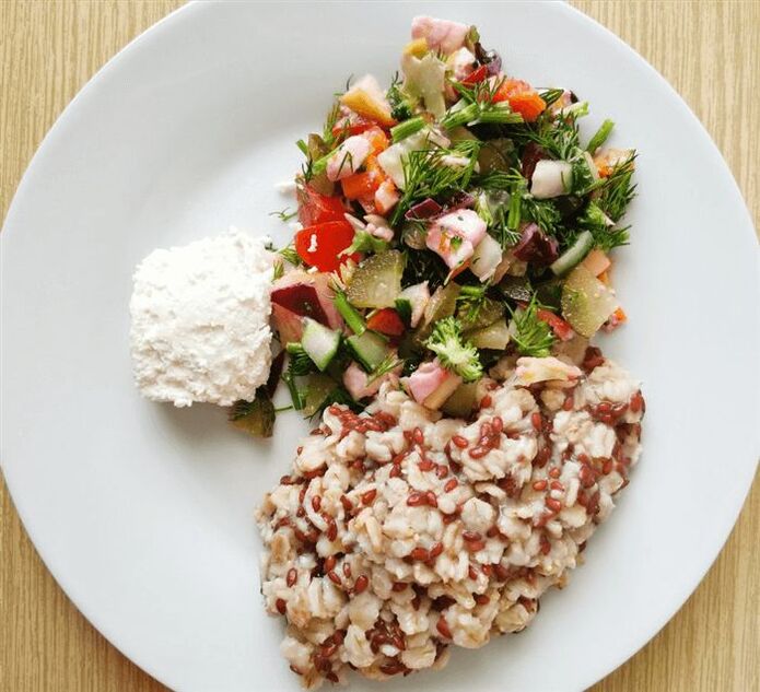 aveia com queijo e legumes